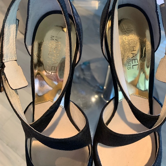 MICHAELMicheal Kors Black Leather/Suede High Heel Buckle/Circular Logo Sz 8.5 - Picture 16 of 16